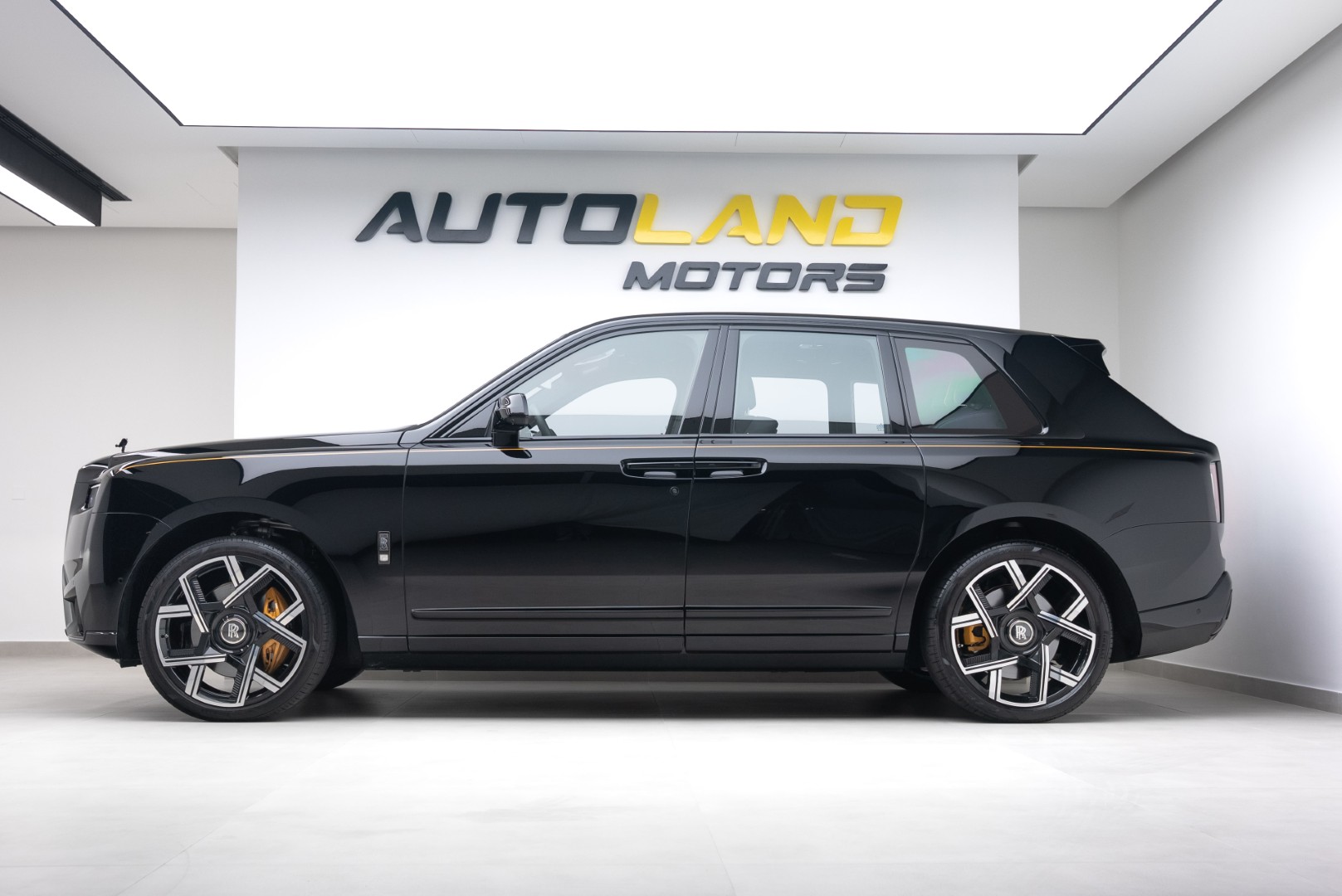 2025 GCC ROLLS ROYCE CULLINAN BLACK BADGE. PICNIC SEATS.WARRANTY AND SERVICES